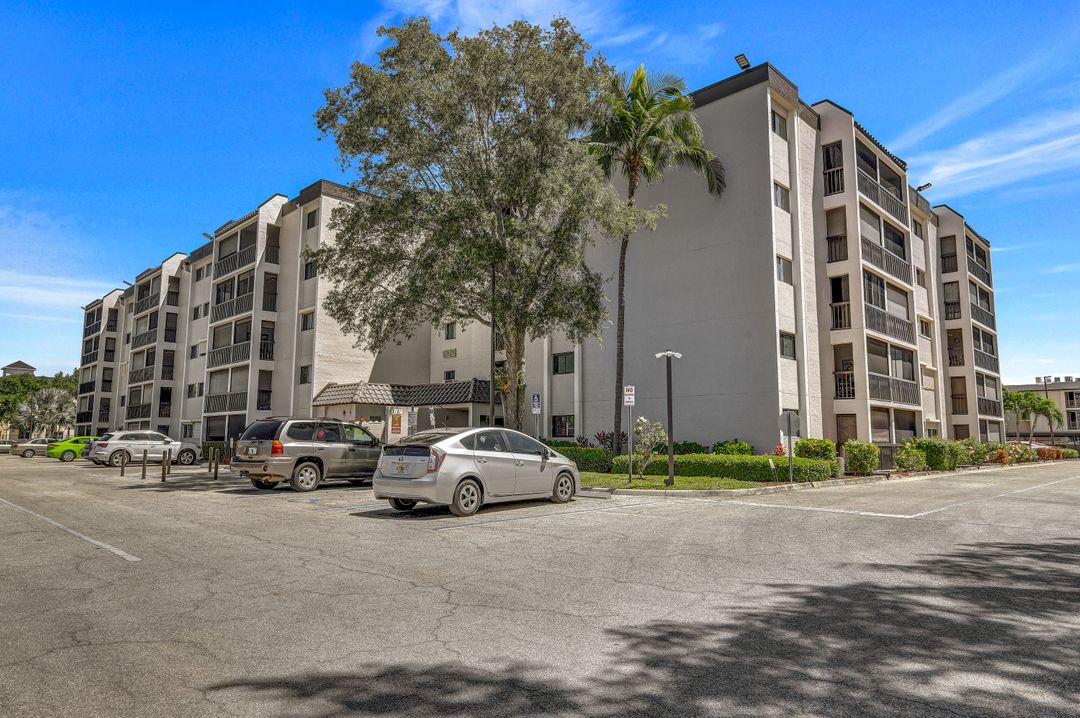 2121 Collier Ave #215, Fort Myers, FL 33901