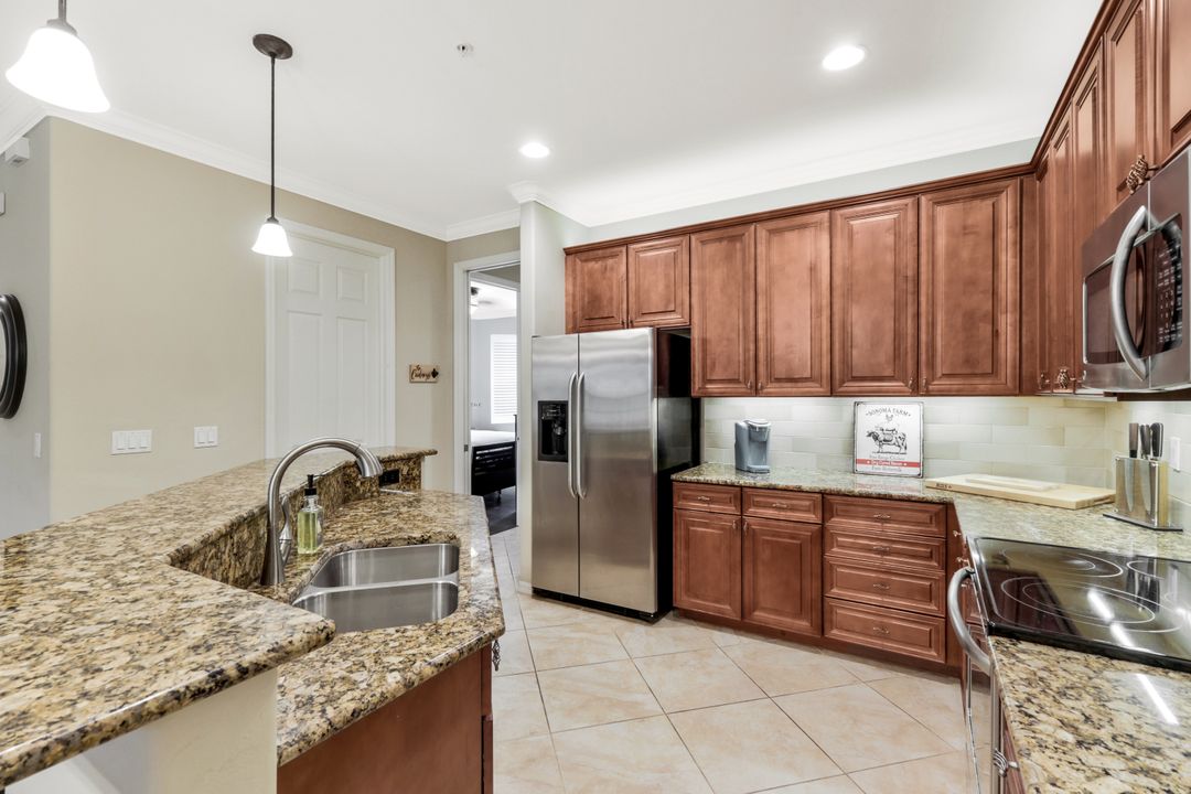 8964 Malibu St #1102, Naples, FL 34113