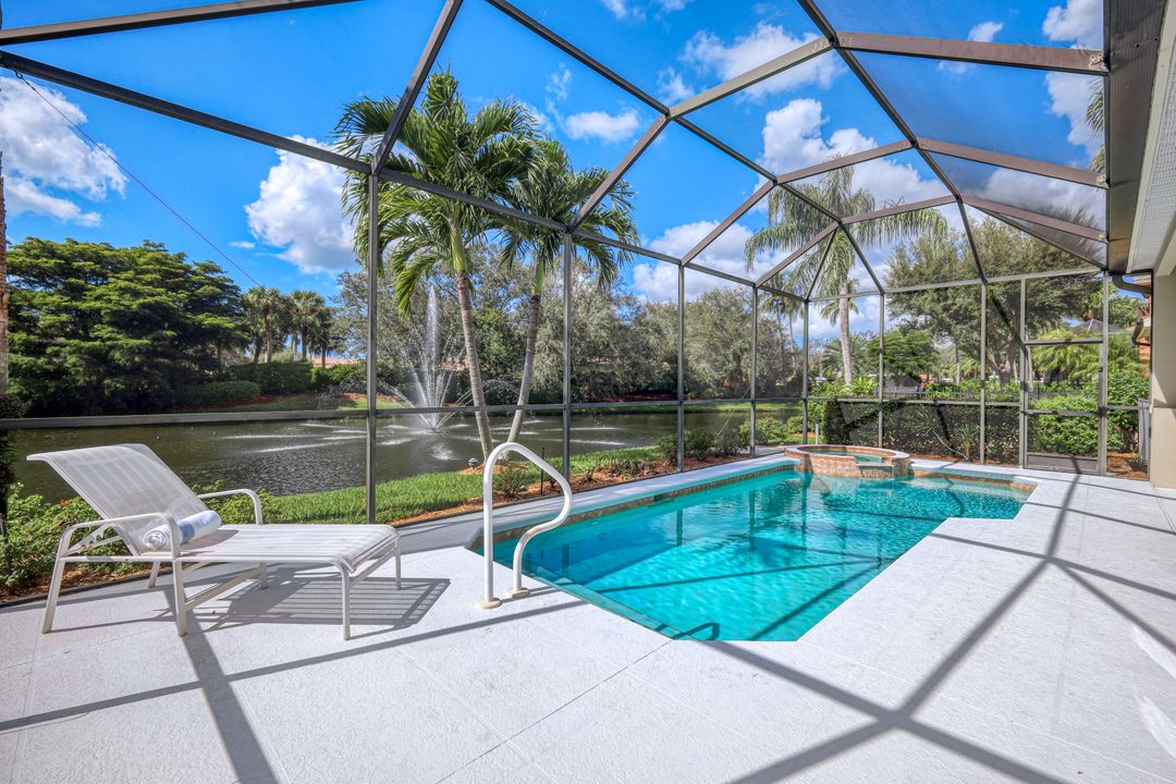 9209 Troon Lakes Dr, Naples, FL 34109