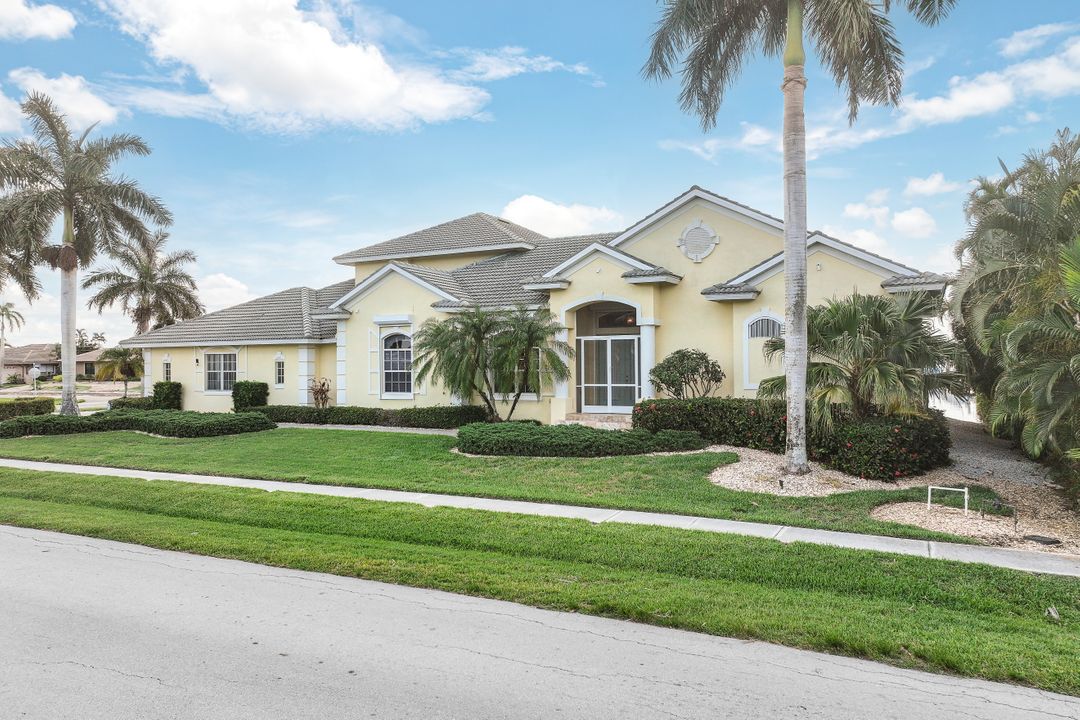 514 N Barfield Dr, Marco Island, FL 34145