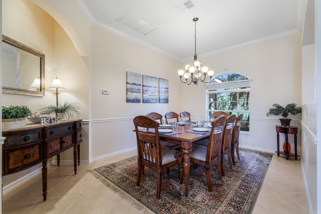 5014 Old Pond Dr, Naples, FL 34104