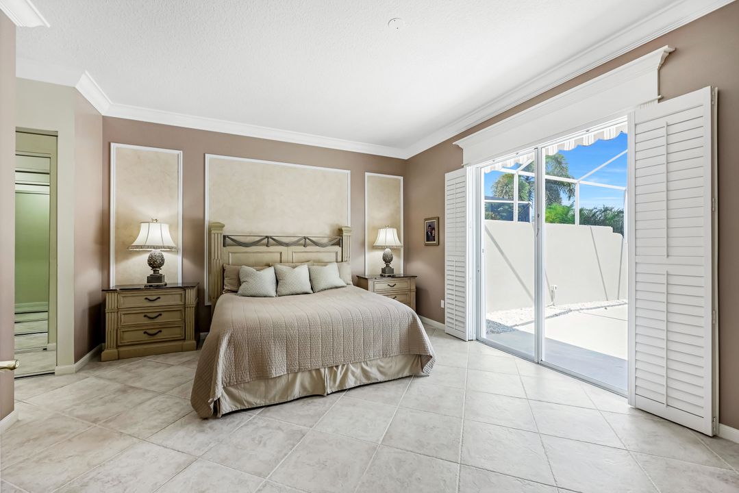 5449 Freeport Ln, Naples, FL 34119