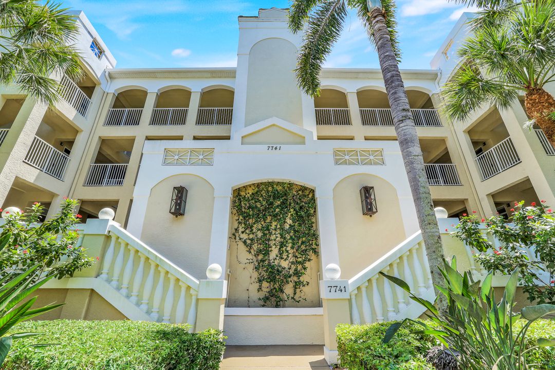 7741 Pebble Creek Cir #301, Naples, FL 34108