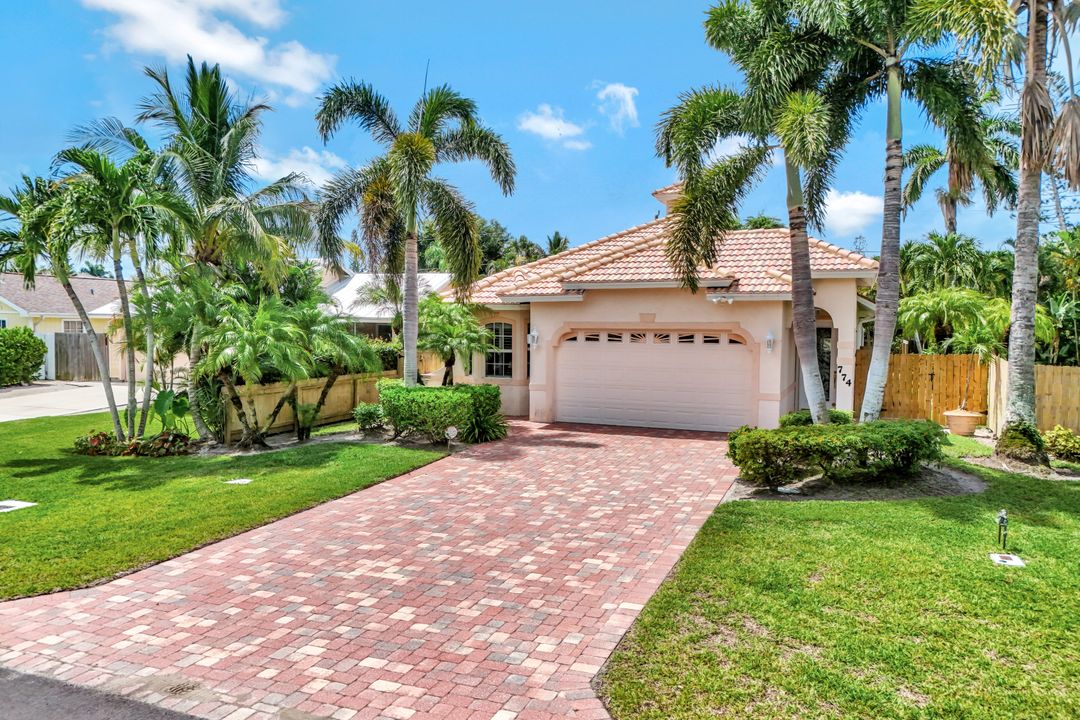 774 105th Ave N, Naples, FL 34108