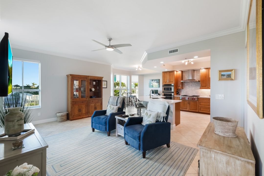 285 Grande Way #406, Naples, FL 34110