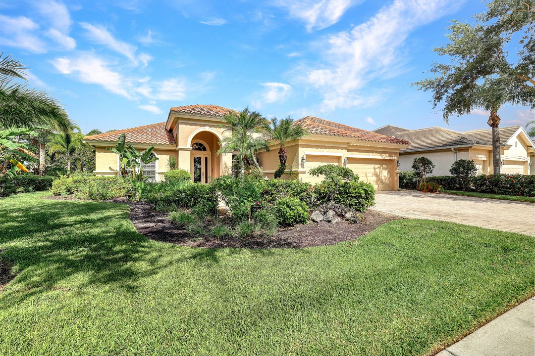 8776 Hideaway Harbor Ct, Naples, FL 34120