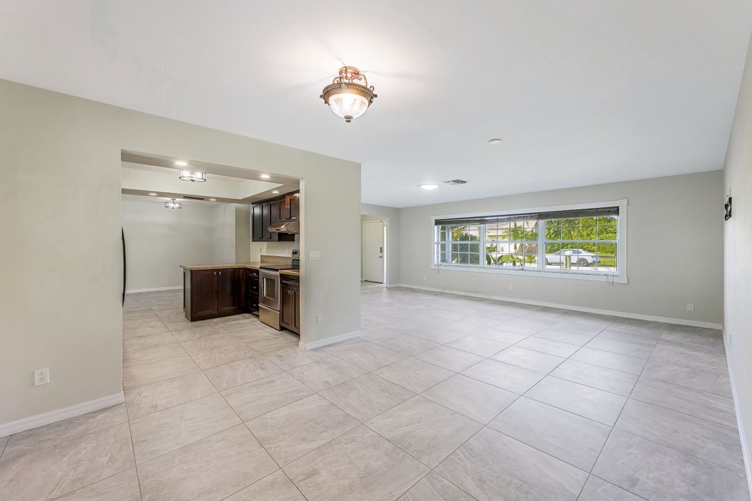 1040 Deep Lagoon Ln, Fort Myers, FL 33919