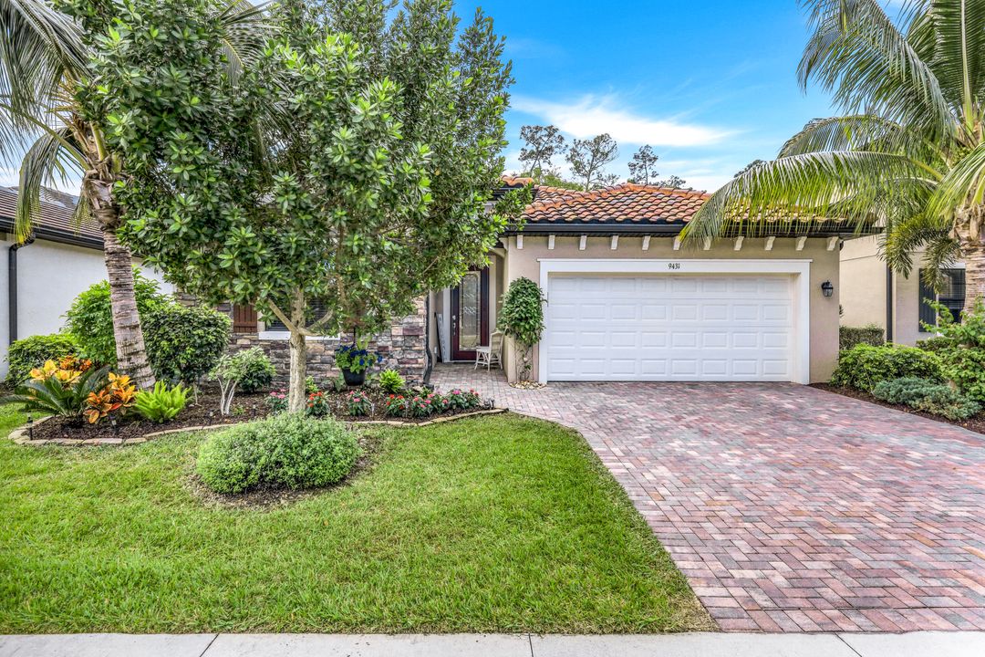 9431 Foxglove Ln, Naples, FL 34120