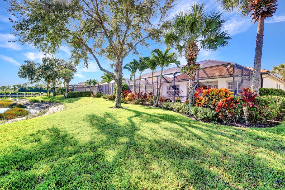 9115 Crystal Ct, Naples, FL 34120