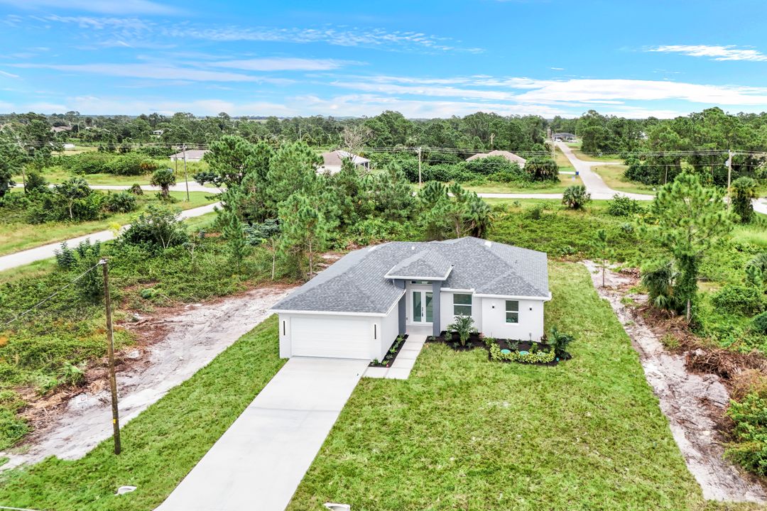 833 Da Vinci Ave S, Lehigh Acres, FL 33974