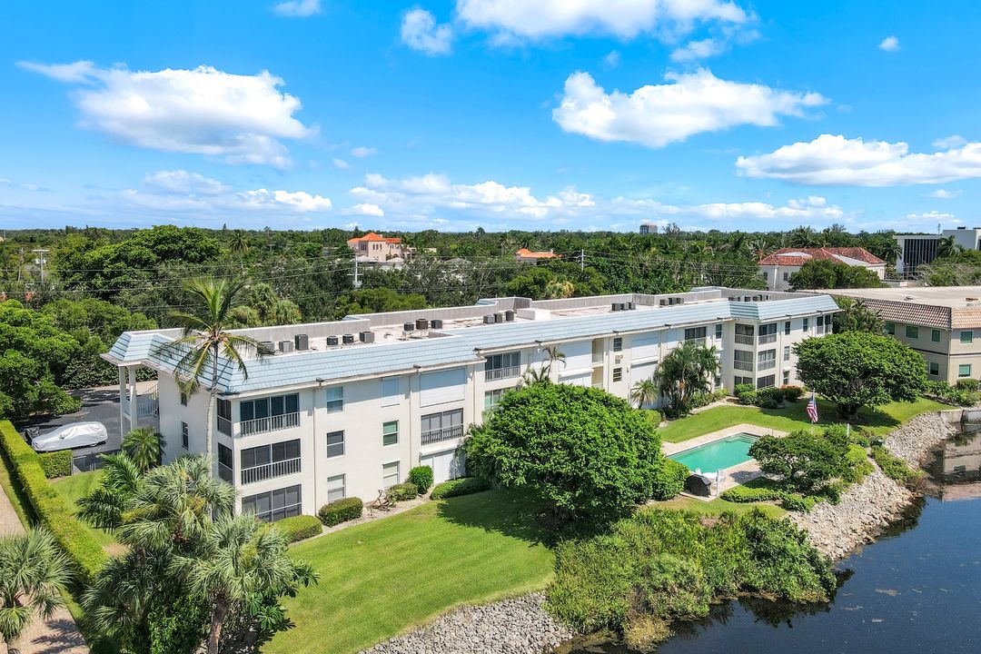 3055 Riviera Dr #306, Naples, FL 34103