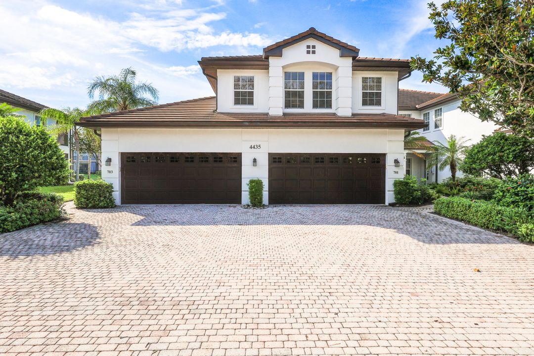 4435 Dover Ct #703, Naples, FL 34105