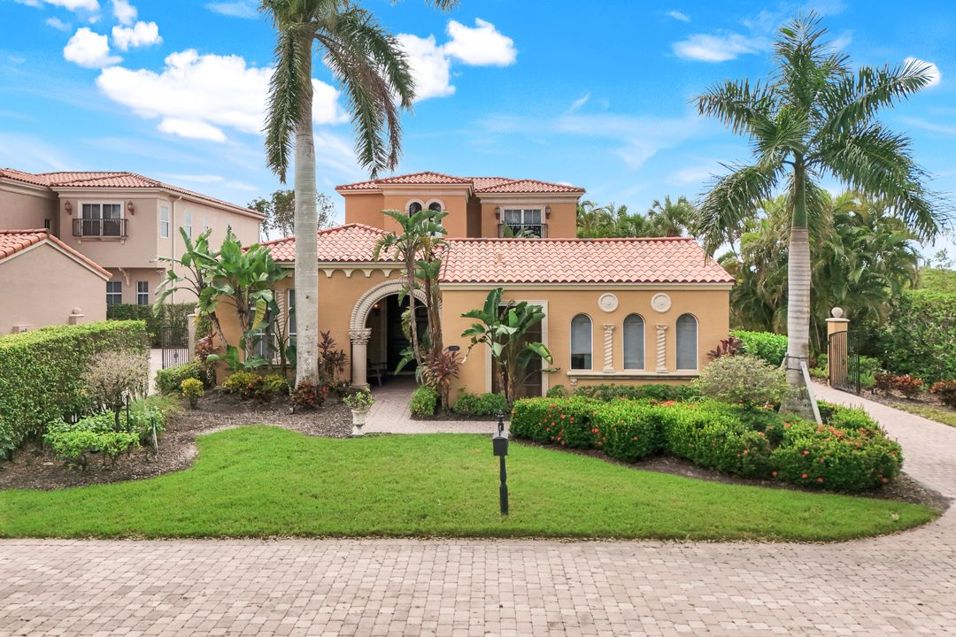 8589 Bellagio Dr, Naples, FL 34114