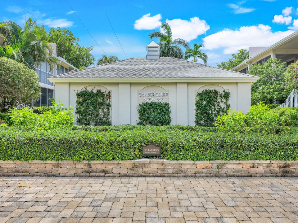 616 7th Ave S, Naples, FL 34102