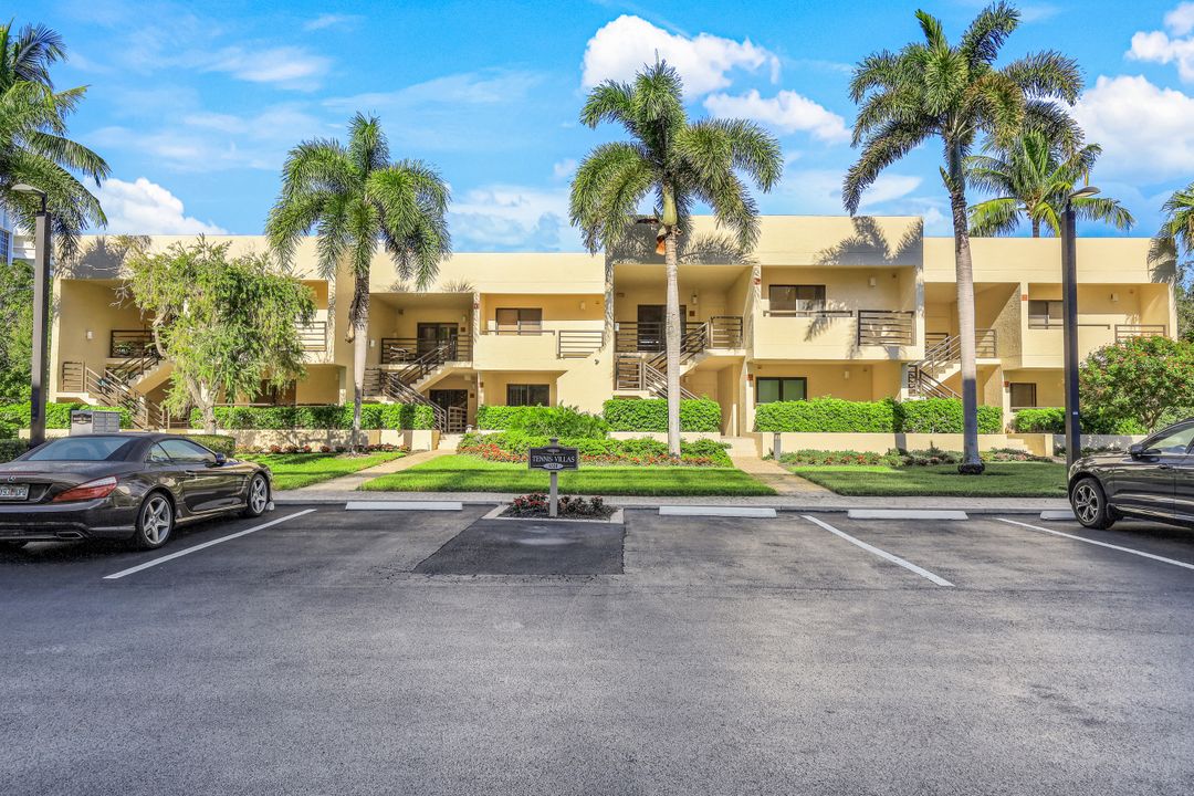 6320 Pelican Bay Blvd #T-7, Naples, FL 34108