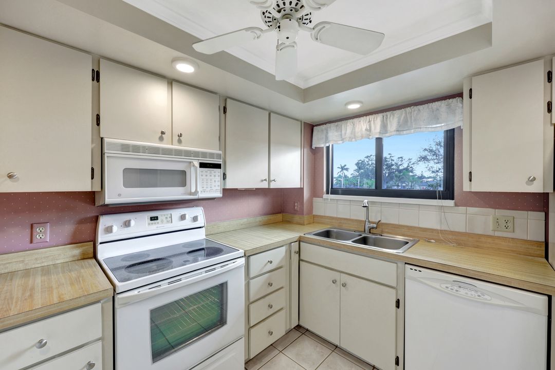 226 3rd St #113, Bonita Springs, FL 34134