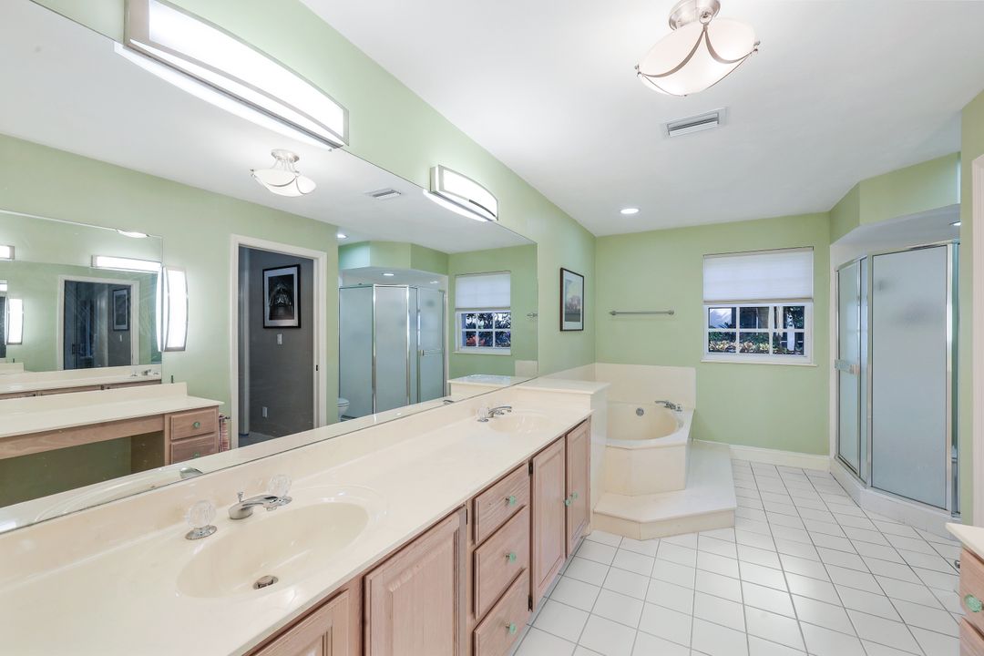 166 Via Perignon, Naples, FL 34119