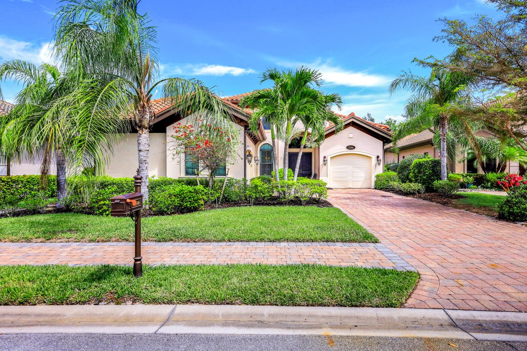 7546 Lantana Cir, Naples, FL 34119