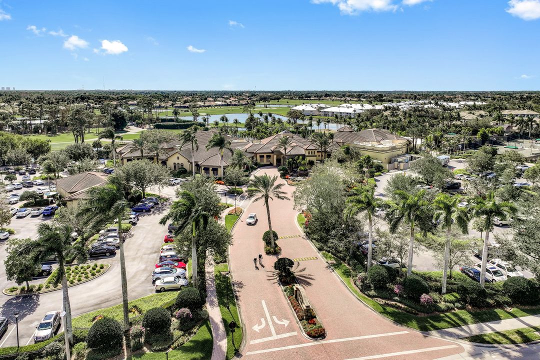 8706 Mustang Island Cir, Naples, FL 34113