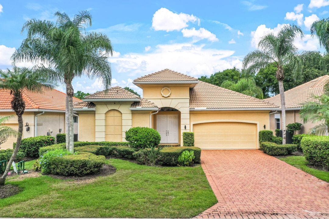 6761 Bent Grass Dr, Naples, FL 34113