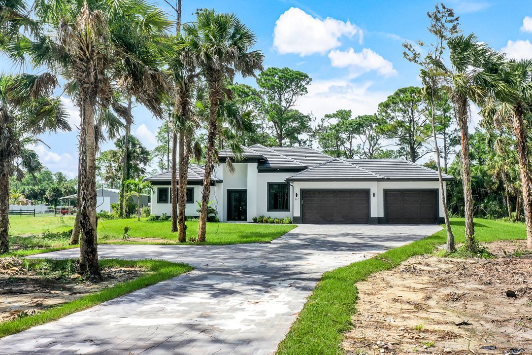 867 2nd St NE, Naples, FL 34120