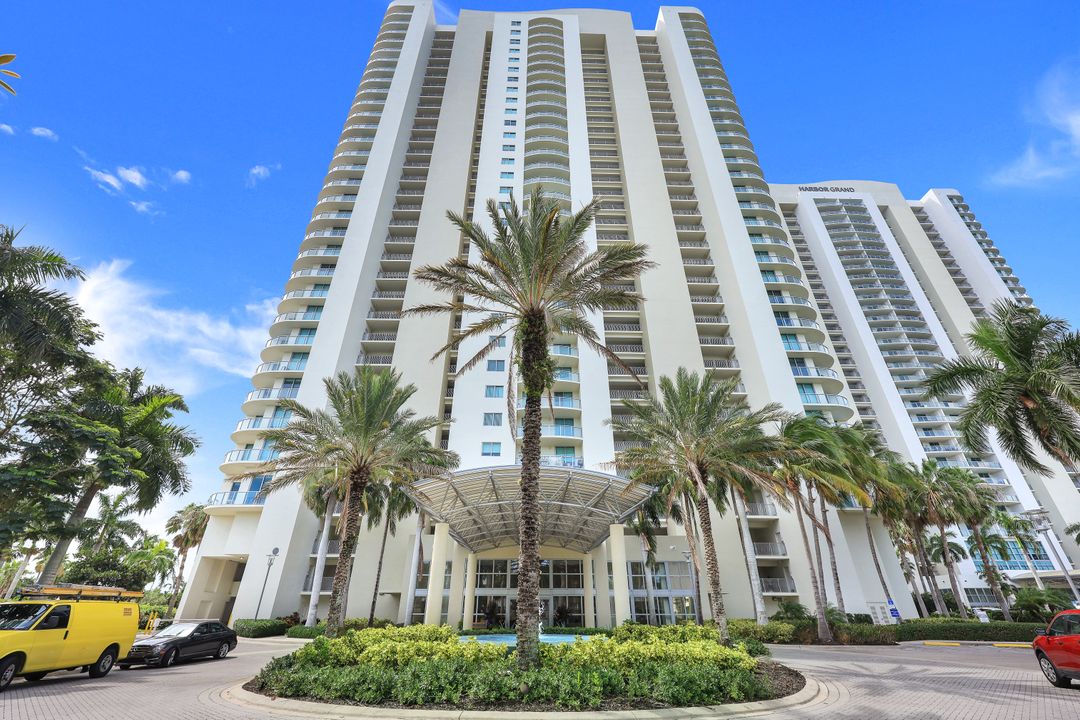 3000 Oasis Grand Blvd #1106, Fort Myers, FL 33916