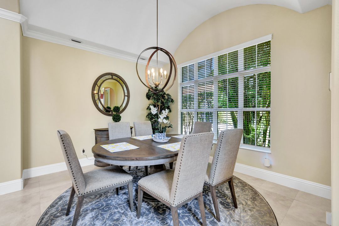 8576 Bellagio Dr, Naples, FL 34114