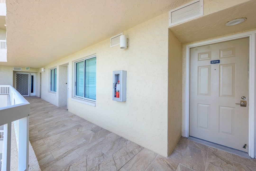 21 Bluebill Ave #906, Naples, FL 34108