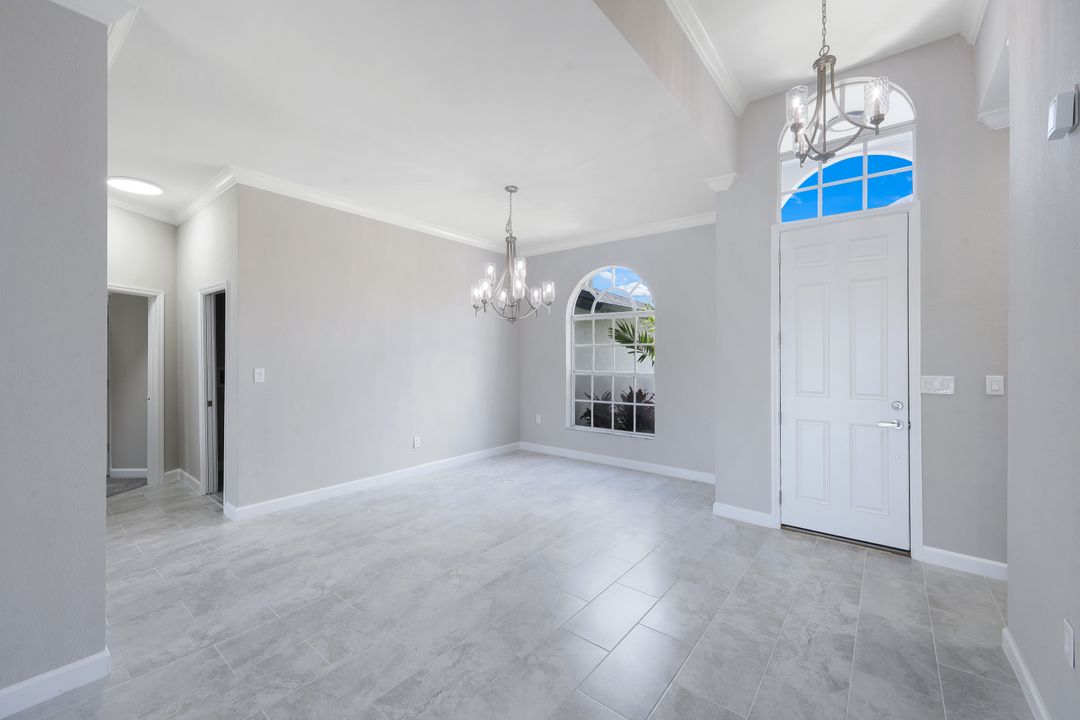 5240 Malvern Ct, Naples, FL 34112