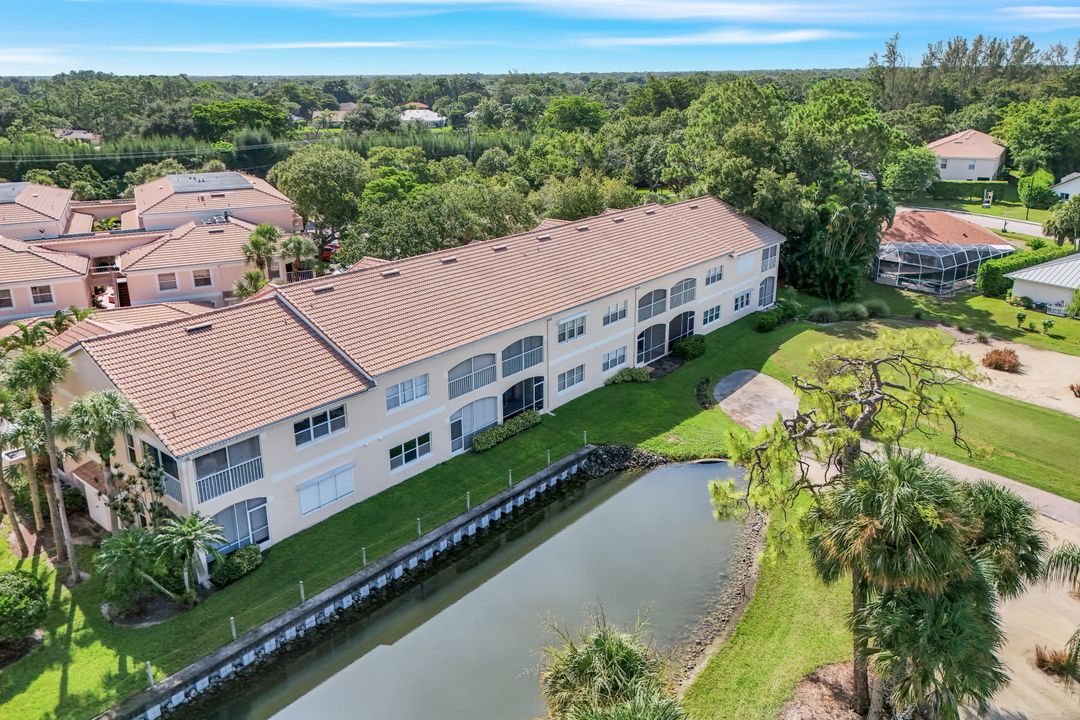 576 Woodshire Ln #F3, Naples, FL 34105