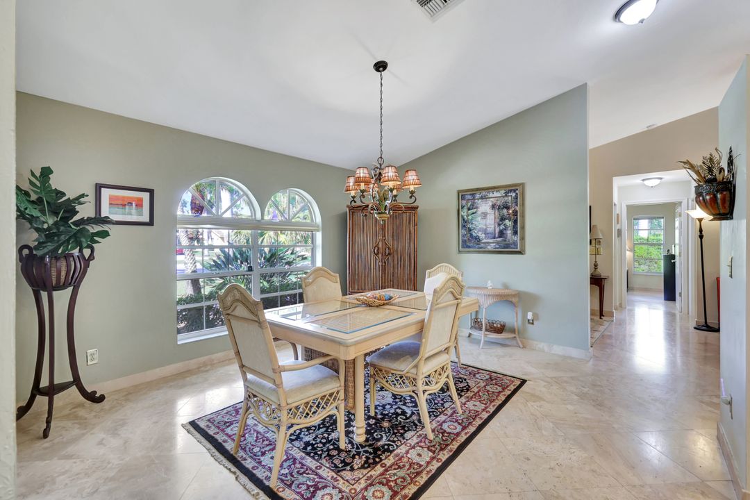 630 St Andrews Blvd, Naples, FL 34113