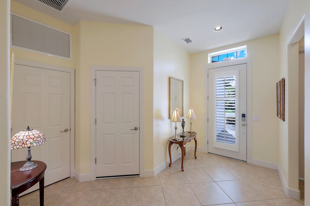 9103 Graphite Cir, Naples, FL 34120