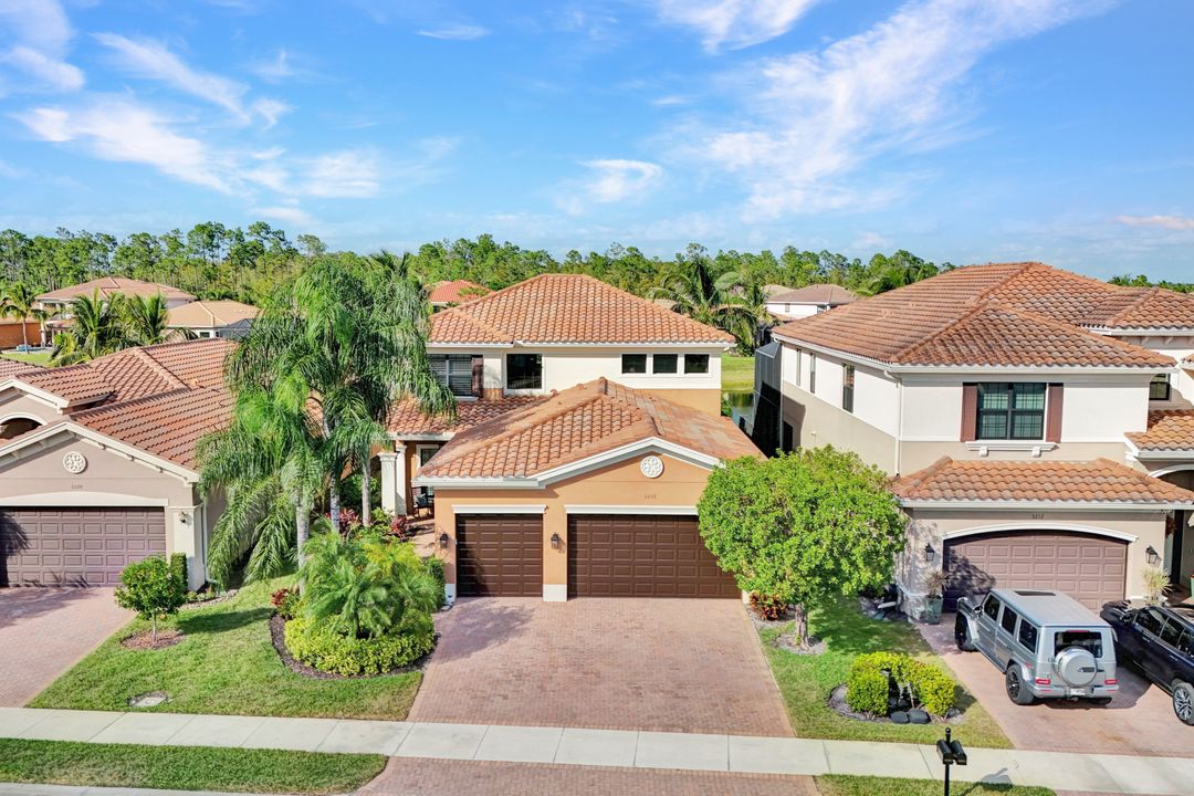 3216 Pacific Dr, Naples, FL 34119