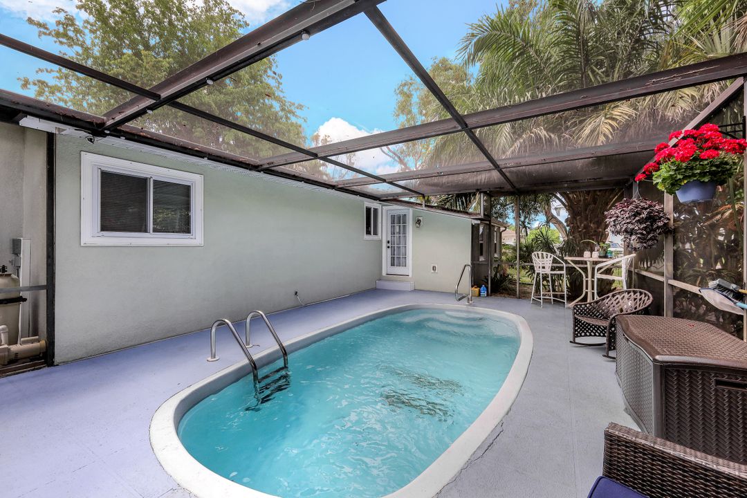 138 3rd St, Naples, FL 34113