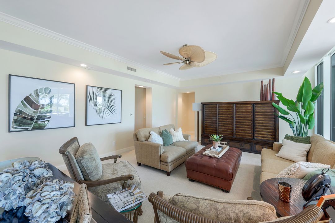 295 Grande Way #105, Naples, FL 34110