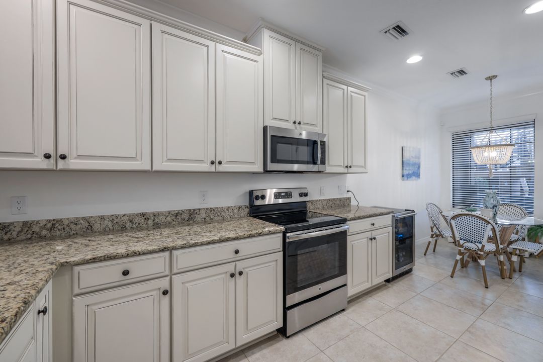 9425 Benvenuto Ct #103, Naples, FL 34119