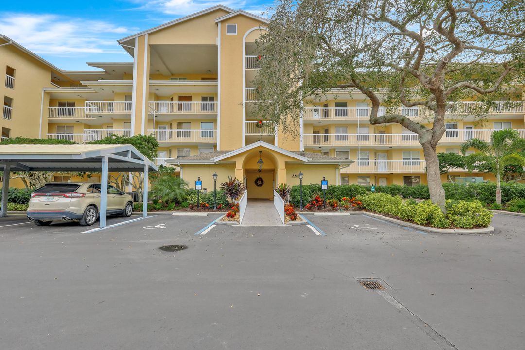 380 Horse Creek Dr  #402, Naples, FL 34110