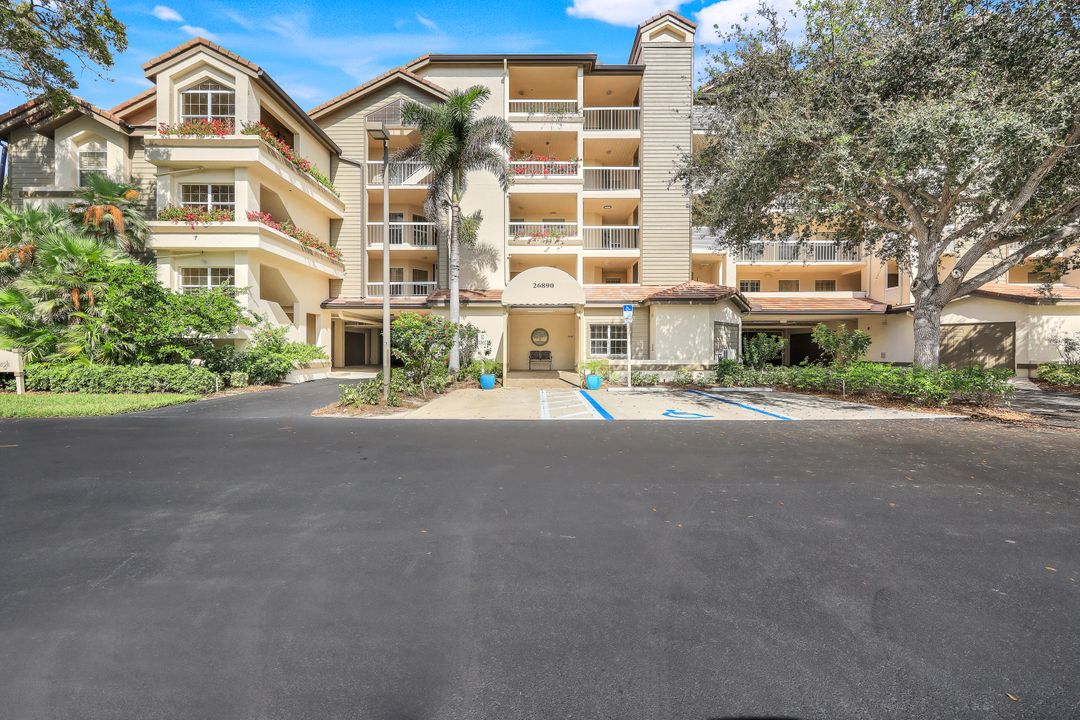 26890 Wedgewood Dr  #203, Bonita Springs, FL 34134