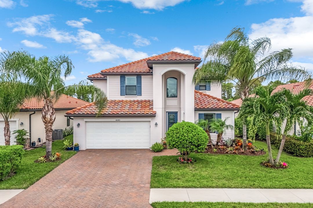 4243 Raffia Palm Cir, Naples, FL 34119