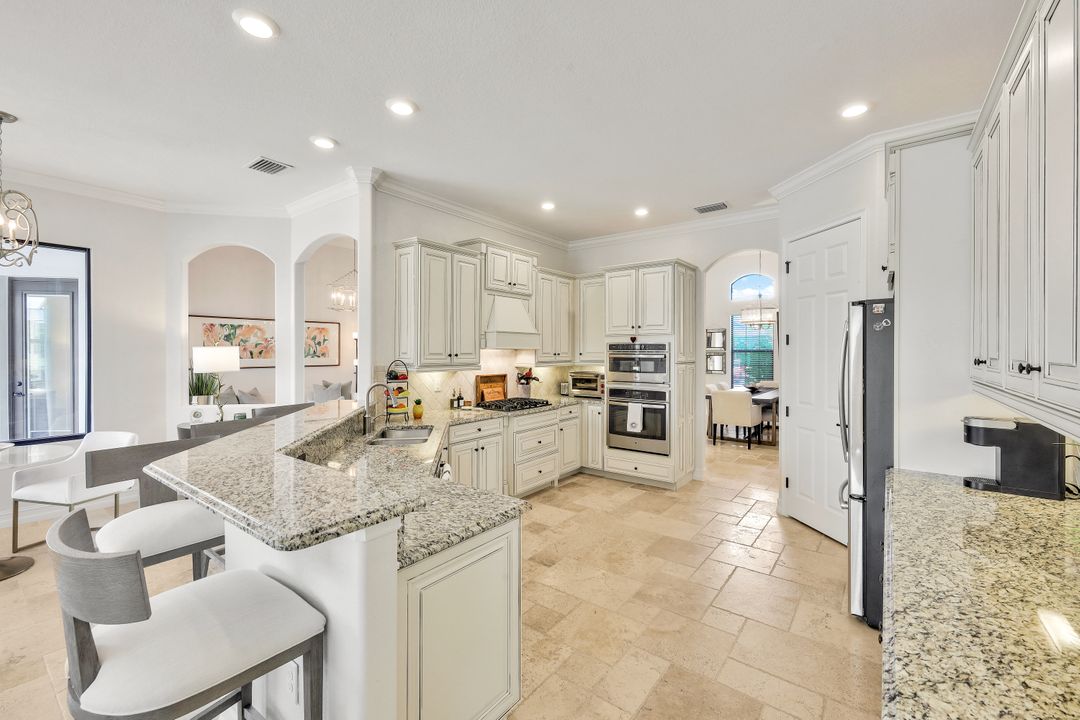 9872 Corso Bello Dr, Naples, FL 34113