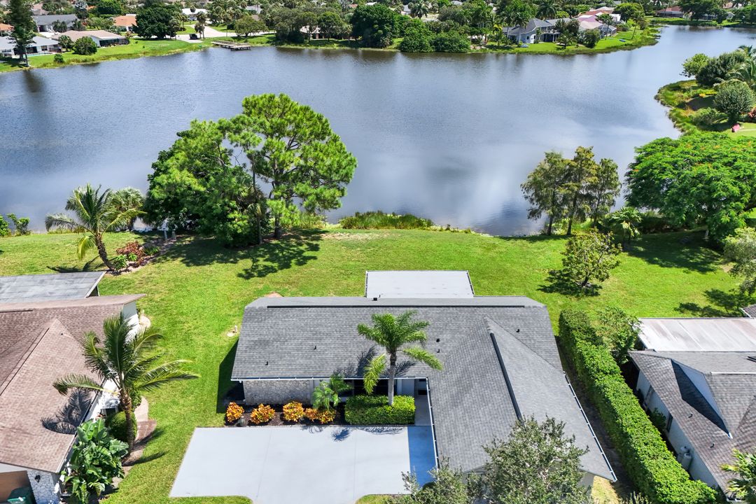 9694 Litchfield Ln, Naples, FL 34109