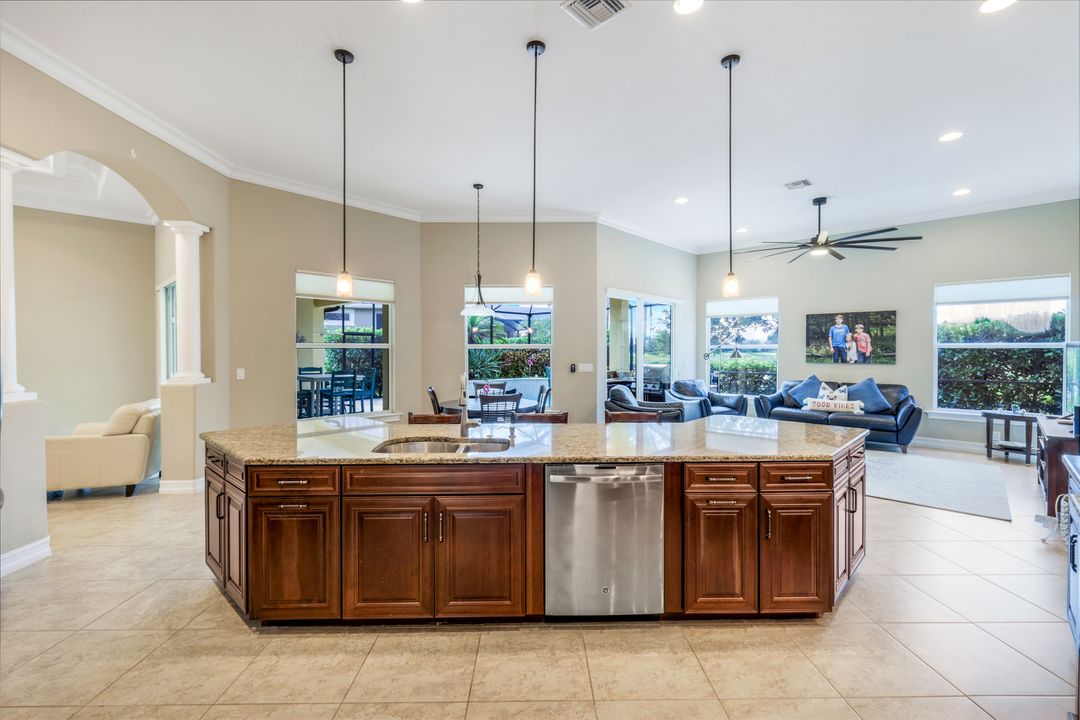 9337 Campanile Cir, Naples, FL 34114