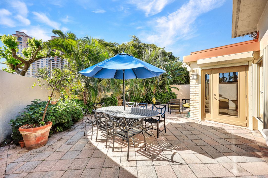 6790 Pelican Bay Blvd, Naples, FL 34108