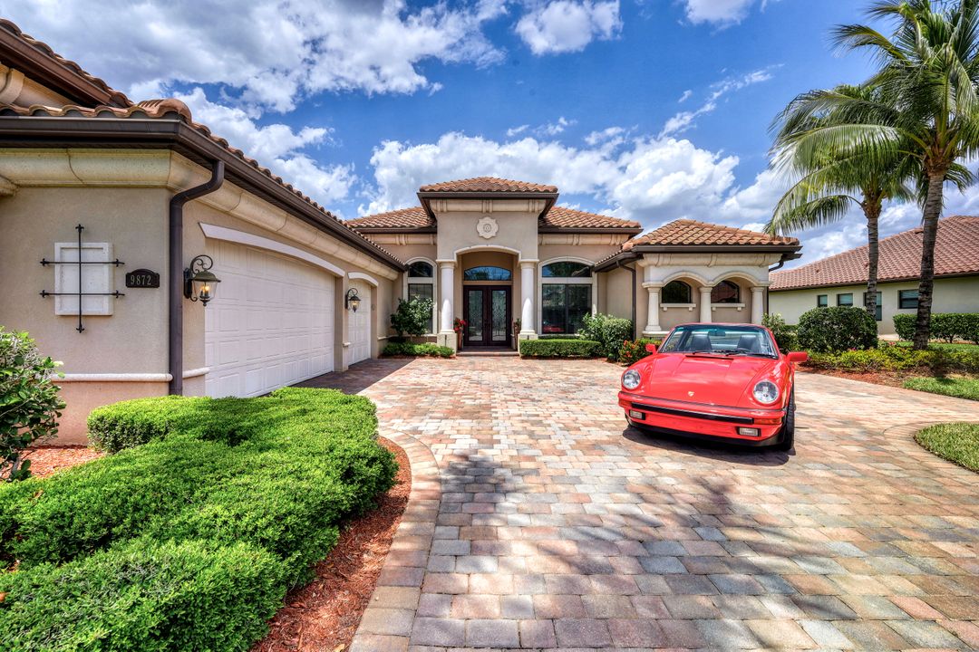 9872 Corso Bello Dr, Naples, FL 34113