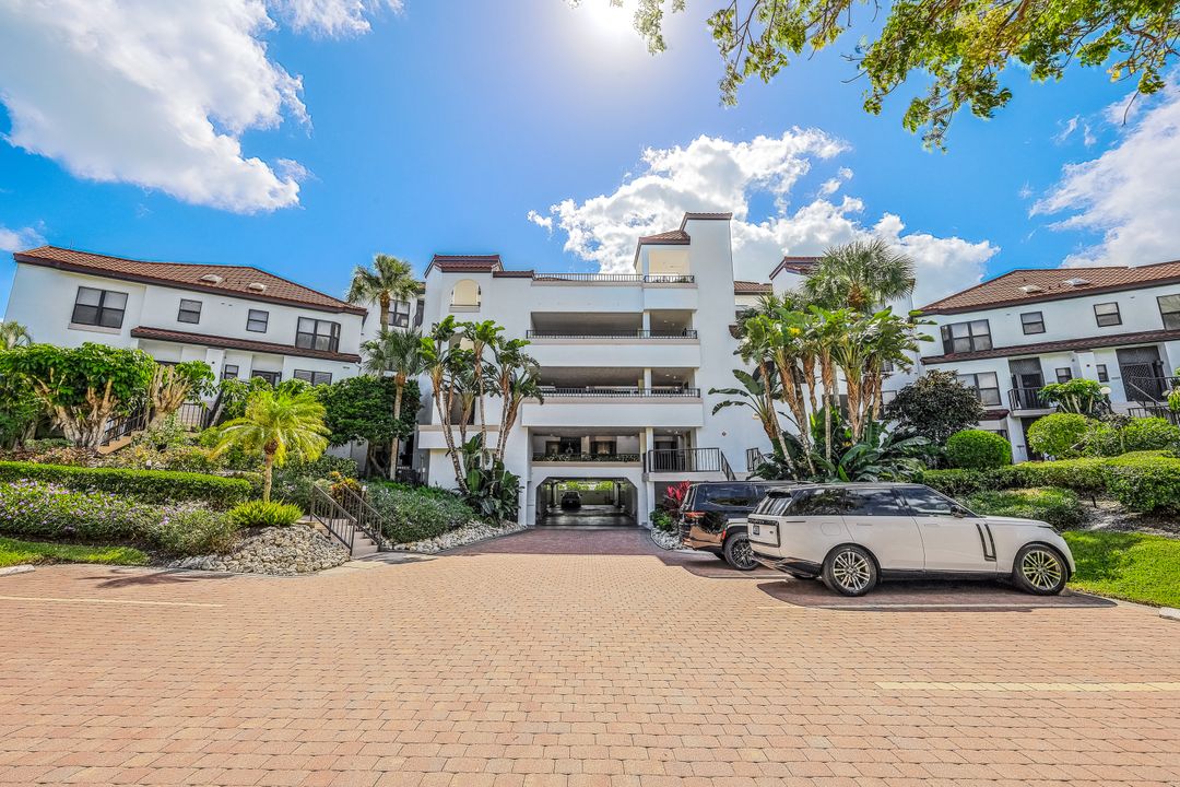 322 La Peninsula Blvd #322, Naples, FL 34113