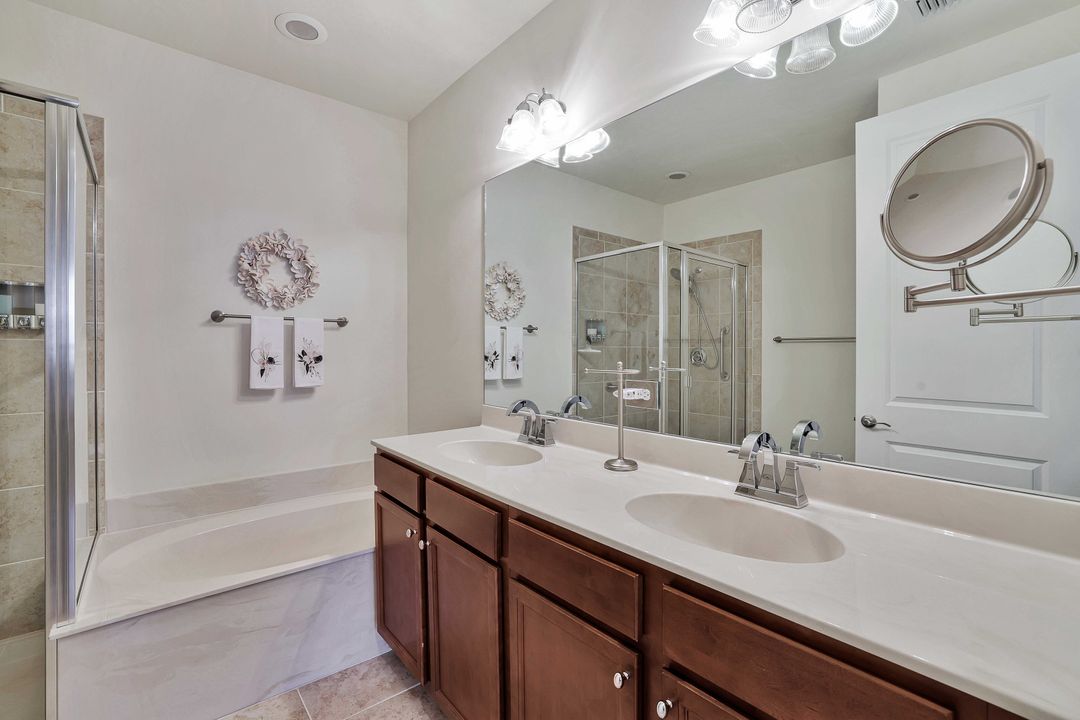 7762 Bristol Cir, Naples, FL 34120