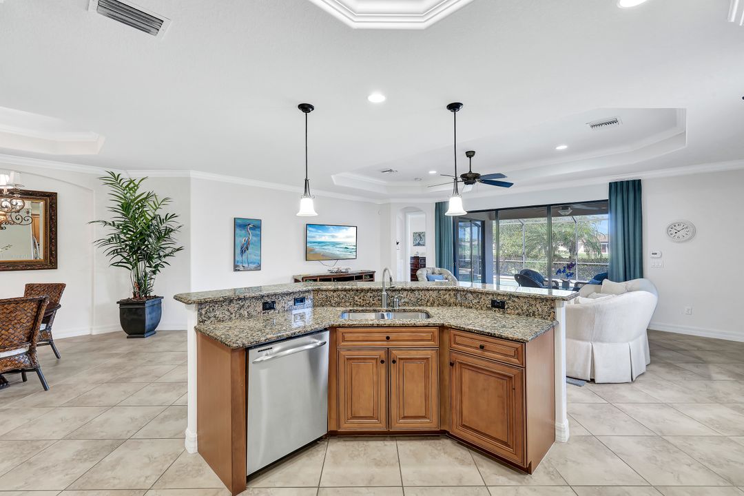 12497 Fenhurst Way, Naples, FL 34120