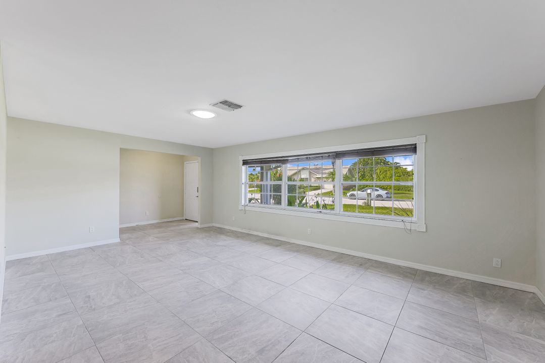 1040 Deep Lagoon Ln, Fort Myers, FL 33919