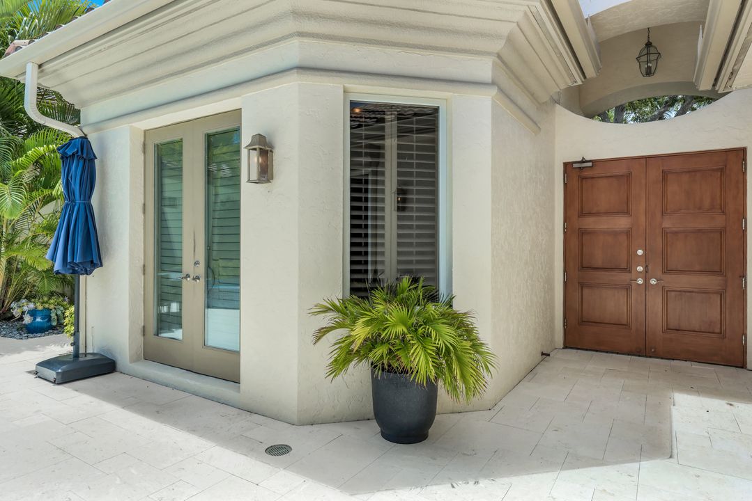 1088 Grand Isle Dr, Naples, FL 34108