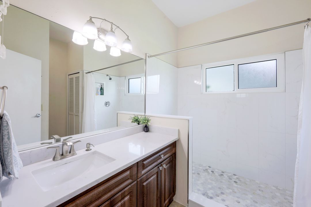 3637 Kent Dr, Naples, FL 34112